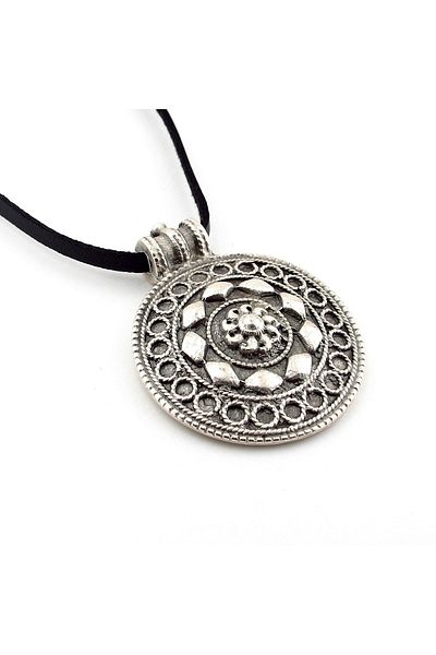 Solfera Authentic Shield Shaped Embossed Patterned Leather Metal Men's Necklace - Q0888
