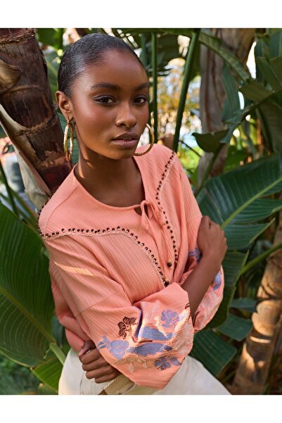 Kayra Nakış İşlemeli Gofreli Bluz-ŞEFTALİ - 40