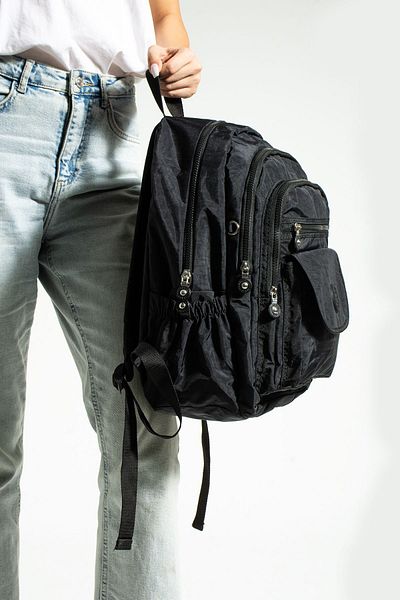 Çanta Trend Σχολική τσάντα Mega Size Black Unisex με ρυθμιζόμενο ορθοπεδικό λουράκι και θήκη για φορητό υπολογιστή με 9 θήκες