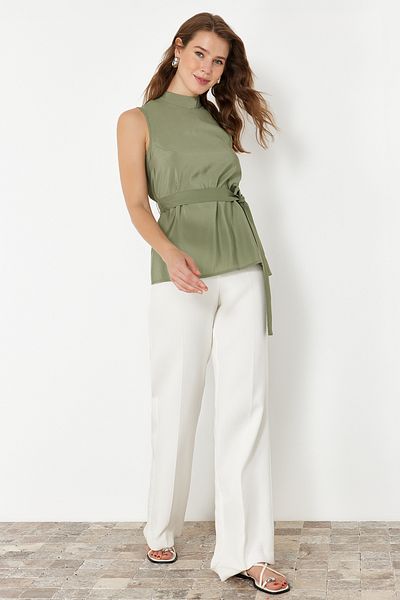 Trendyol Collection Χακί υφασμένη μπλούζα με λαιμόκοψη - ζωσμένη και αμάνικη, TWOSS24BZ00529