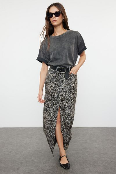Trendyol Collection Mehrfarbiger brauner Midi-Jeansrock mit Leopardenmuster TWOAW25ET00009