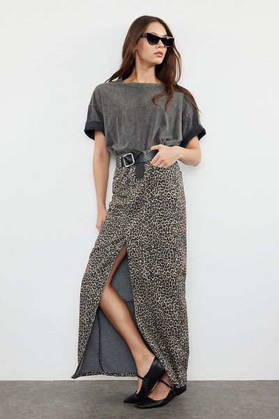 Trendyol Collection Mehrfarbiger brauner Midi-Jeansrock mit Leopardenmuster TWOAW25ET00009