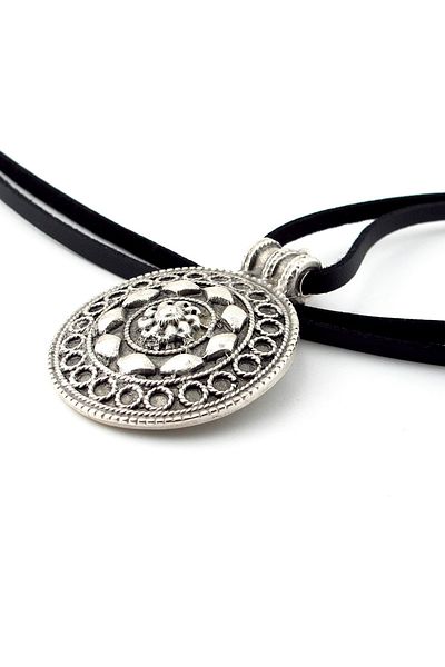 Solfera Authentic Shield Shaped Embossed Patterned Leather Metal Men's Necklace - Q0888