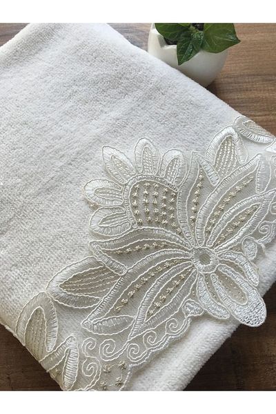 Modares Store Lora Cream Colored French Lace Velvet Hand and Face Towel - 50x90