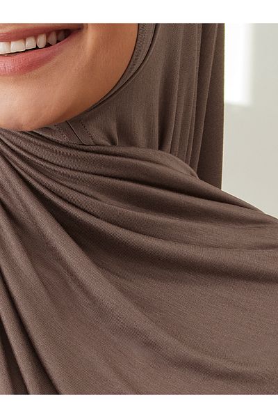 Femple Modest Μικρό πρακτικό σάλι ζέρσεϊ Premium |   Χρώμα: Desert Dust |   Ραμμένο με πηγούνι |   Μέτρο: Νεαρός-παιδί |   Στιγμιαίο Hijab
