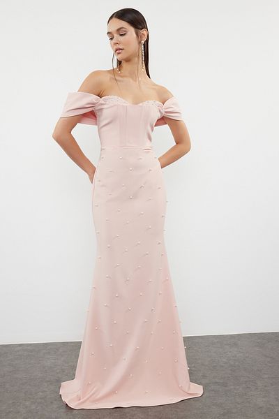 Trendyol Collection Langes Abendkleid in Puderpuder mit Perlenstickerei und leuchtenden Schmucksteinen - TPRSS24AE00223