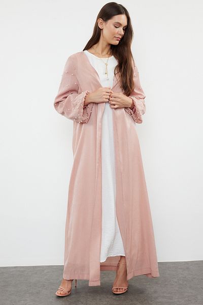 Trendyol Modest Helle getrocknete Rose – Kappe, Ferace und Abaya aus gewebtem Stoff mit Perlendetails TCTSS24KF00054