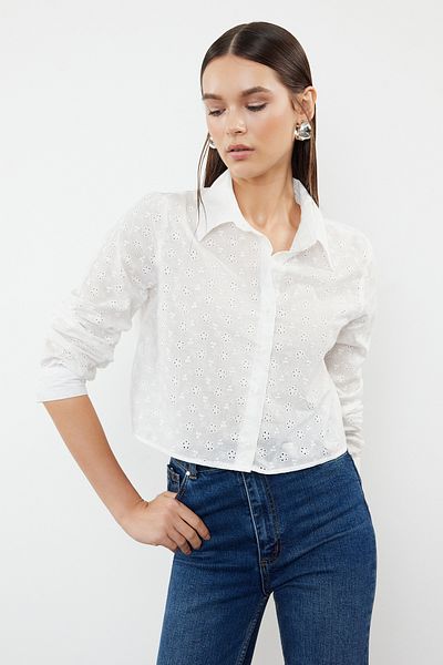 Trendyol Collection Ecru Brode Detailliertes gewebtes Hemd TWOSS24GO00232