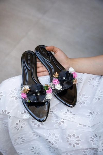 LAMİNTA Papuci de damă cu model de flori negre Lily