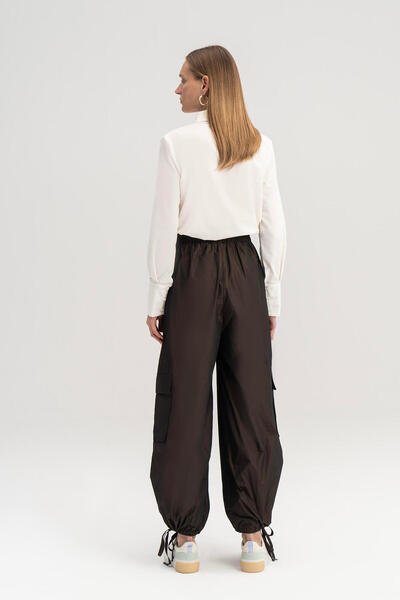 Touché Privé Pocket Detailed Parachute Trousers