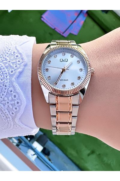 Q&Q Women's Metal Band Wristwatch