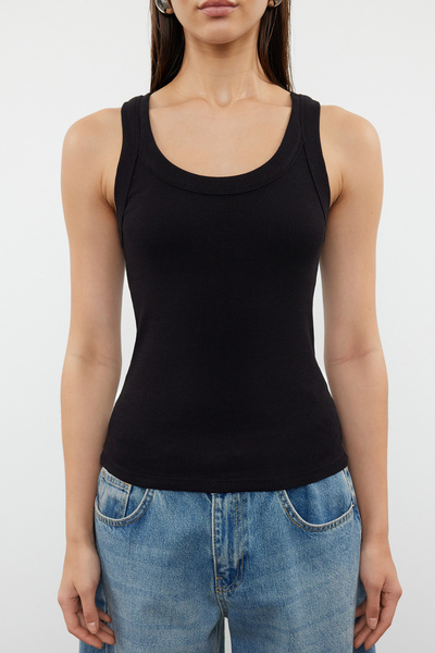 Trendyol Collection Pružné černé pletené tílko se šňůrou – límec k bazénu, běžná velikost – Twoss24Al00060