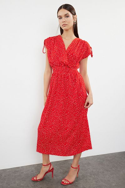 Trendyol Collection Dehnbares rotes Midi-Strickkleid mit Blumendruck – ärmelloses Skaterkleid mit geraffter Taillenöffnung, Modell TWOSS24EL01063