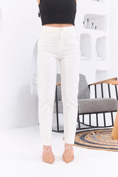 RMG White Mom Jeans Pants