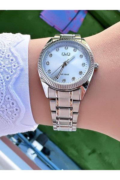 Q&Q  Women's Metal Cord Wristwatch