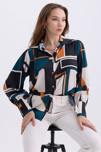MD trend Cămașă de damă din satin supradimensionat cu modele geometrice - Detaliu cu mânecă cu balon și pe umeri