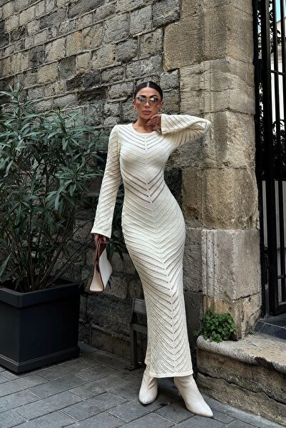 novalook Ажурна бяла дълга рокля от трикотаж