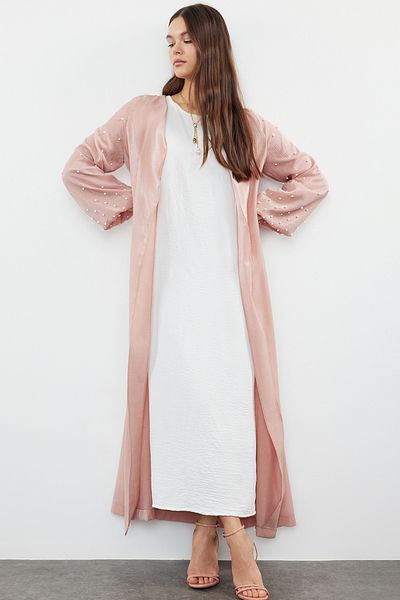 Trendyol Modest Helle getrocknete Rose – Kappe, Ferace und Abaya aus gewebtem Stoff mit Perlendetails TCTSS24KF00054