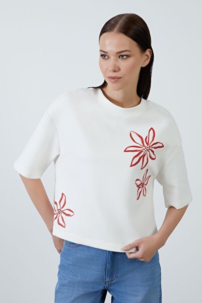 GİZİA Çiçek Baskılı Taş Yapıştırmalı Örme Ekru Tişört