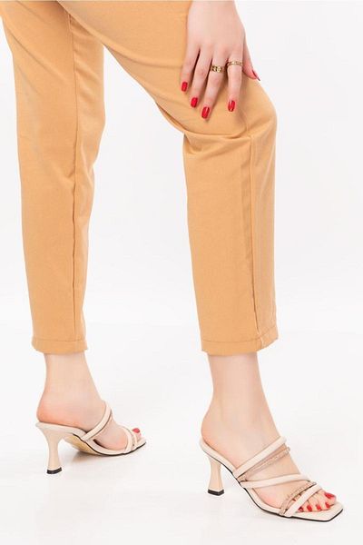 Demashoes Γυναικείες παντόφλες με τακούνι με λεπτομέρεια από σχοινί και πέτρα