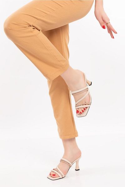 Demashoes Γυναικείες παντόφλες με τακούνι με λεπτομέρεια από σχοινί και πέτρα
