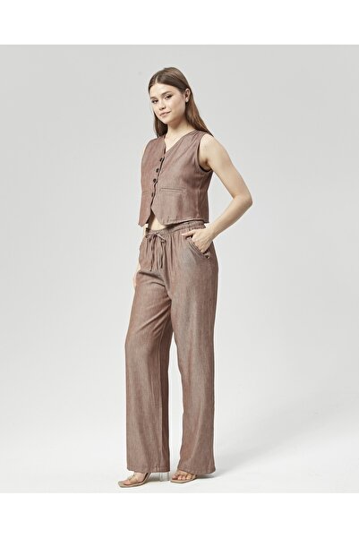 Nuseel Set pantaloni și vestă din țesătură Atlantis cu croială dreaptă - Maro