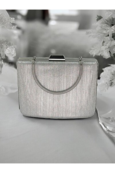 Biçanta Μεταλλική βραδινή τσάντα μεγάλου μεγέθους με μοτίβο λέιζερ σε γκρι λαμέ χρώμα - λουράκι αλυσίδας λαβής