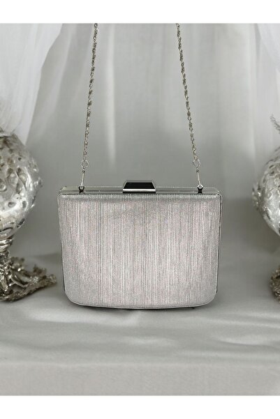 Biçanta Μεταλλική βραδινή τσάντα μεγάλου μεγέθους με μοτίβο λέιζερ σε γκρι λαμέ χρώμα - λουράκι αλυσίδας λαβής