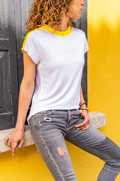 Güneşkızı Tricou alb pentru femei, cu umăr cu garnitură, Bst3229