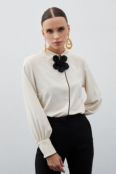 Sateen Blouse with Collar Flower Detail - Beige