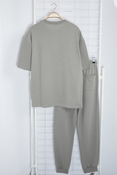 Trendyol Collection Σετ μπλουζών και παντελονιών με στάμπα σε γκρι μεγάλο μέγεθος - TMNSS24EM00007