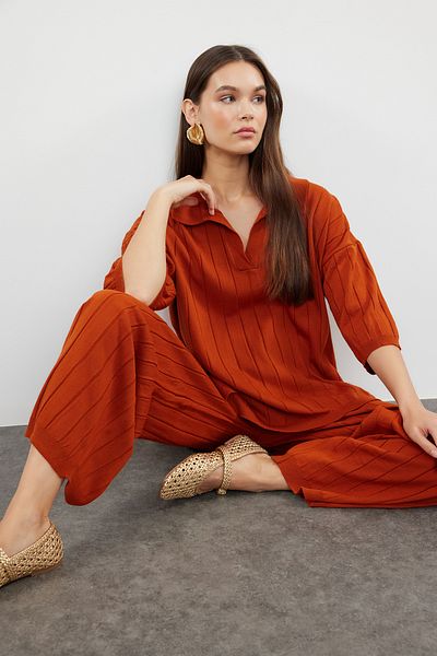Trendyol Collection Set aus Oberteil und Unterteil aus Strick in Ziegelrot - TWOSS23AU00029