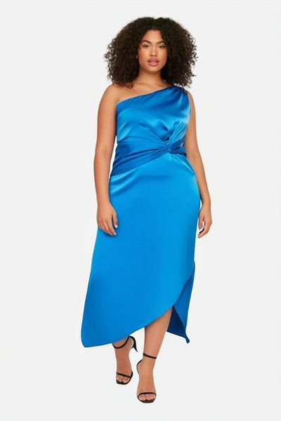 Trendyol Curve Asymmetrisches, langes Kleid aus Satin mit einem Ärmel von Saks - TBBSS24AH00113