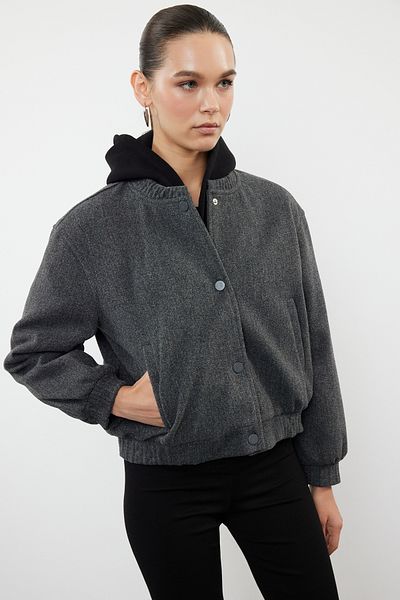 Trendyol Collection Anthrazitfarbene Bomberjacke aus Kaschmir – TWOAW25MO00070