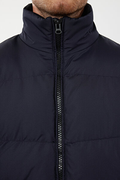 Trendyol Collection Oversize sötétkék pufferkabát - Ribstop, TMNAW25MO00009