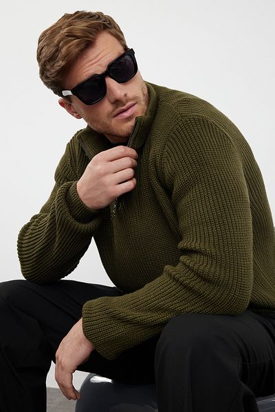 Trendyol Collection Khakifarbener, einfarbiger Strickpullover – halber Rollkragen, lässige reguläre Passform TMNAW22KZ1908