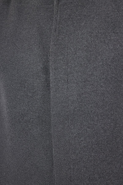 Trendyol Collection Zimowy antracytowy płaszcz slim fit ze stójką TMNAW24KB00005