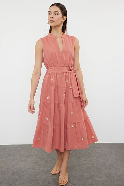 Trendyol Collection Csempe A-vonalú hímzéses bélésű Midi szőtt ruha TWOSS24EL00879