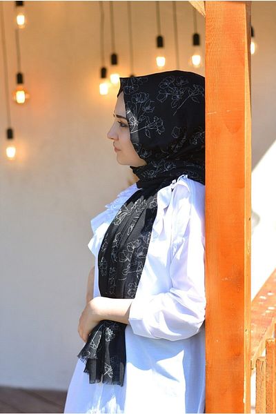 Veille Floral Patterned Black Shawl
