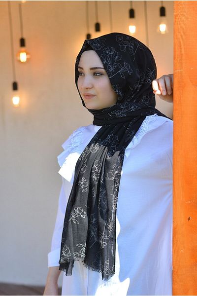 Veille Floral Patterned Black Shawl