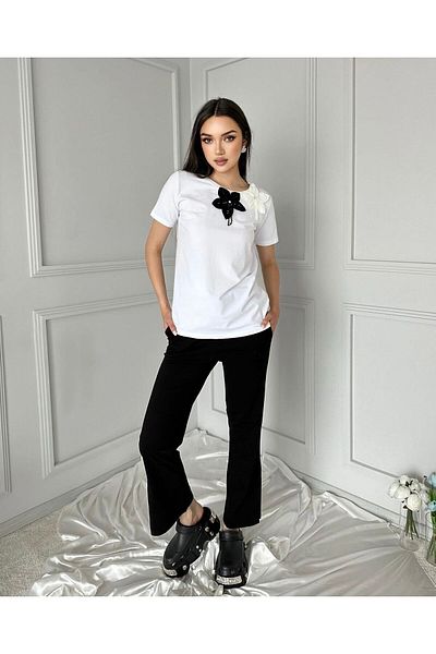 Pulli Collection Βασικό μπλουζάκι με λευκό φλοράλ σχέδιο