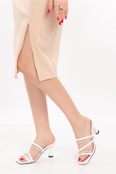 Demashoes Γυναικείες παντόφλες με τακούνι με λεπτομέρεια από σχοινί και πέτρα-λευκό