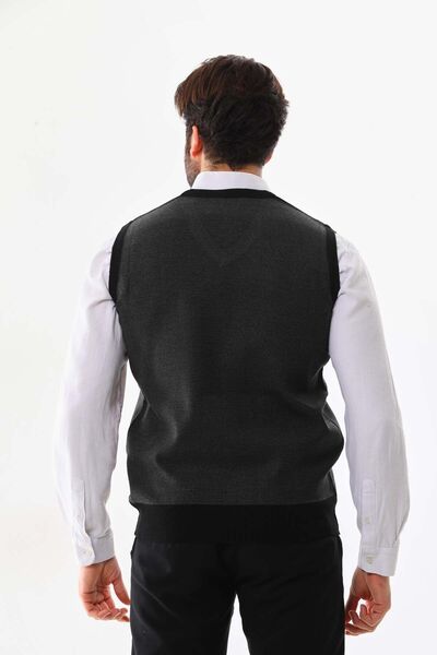 Pelikan Светр з V-подібним вирізом і чоловічим візерунком 9602 Чорний