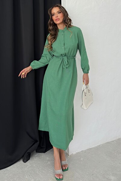 Know Green Crew Neck – skromné ​​dámské šaty s knoflíky a kravatou v pase