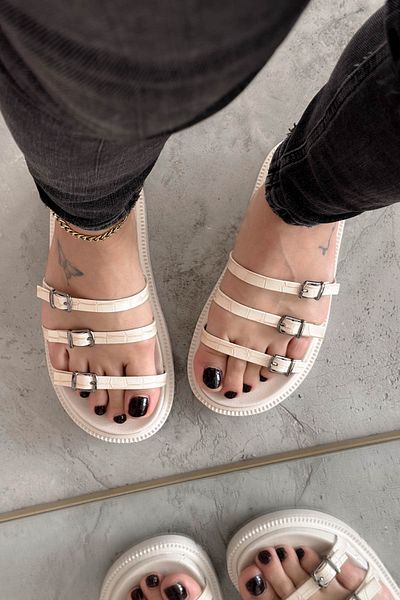 Shoebutik Papuci de damă în trei dungi cu model crochet bej
