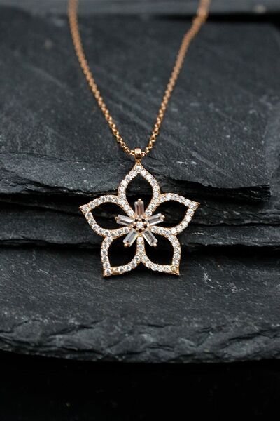 Else Silver Baget Taşlı Manolya Çiçeği Gümüş Kolye