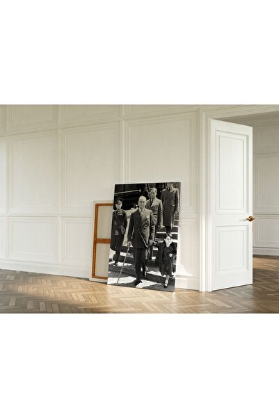 Pegziz Atatürk ve Çocuk Sevgisi Portre Kanvas Tablo