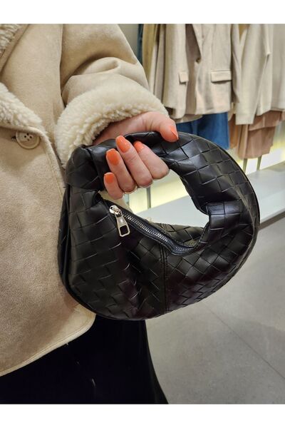 Mercan حقيبة يد بمقبض محبوك بتفاصيل عقدة من Stores