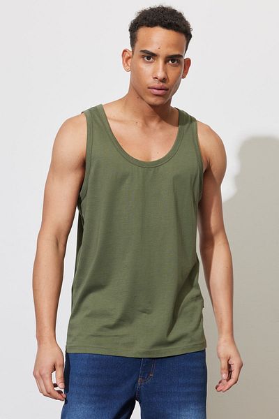 AC&Co / Altınyıldız Classics Pánské sportovní sportovní triko khaki Slim Fit úzkého střihu s výstřihem