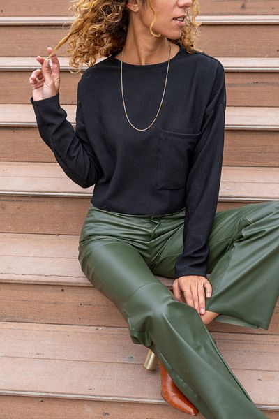 Güneşkızı Schwarzes selbststrukturiertes Pocket Crop Loose Sweatshirt für Damen Bst3321